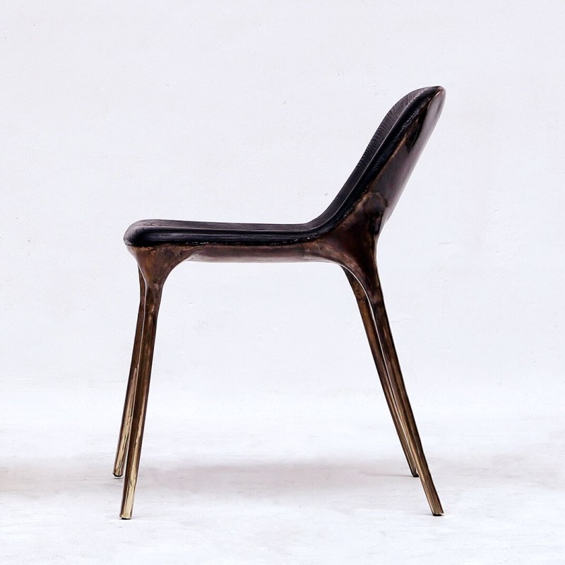 <a href=https://www.galeriegosserez.com/gosserez/artistes/loellmann-valentin.html>Valentin Loellmann </a> - Brass - Black Chair with Closed Back